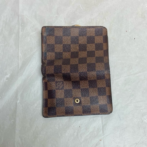 Louis Vuitton Damier Ebene Kisslock Compact Wallet 5in x 4in - Picture 16 of 16
